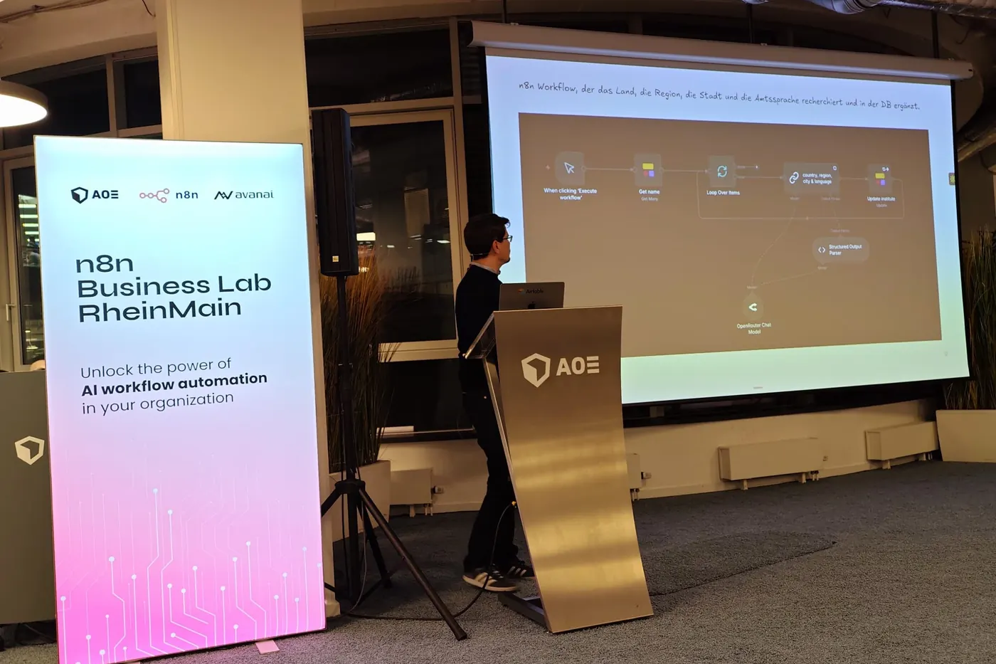 Florian Fürst at the lectern at n8n Business Lab RheinMain